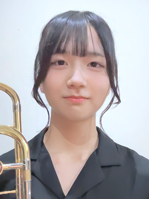 小川　真音